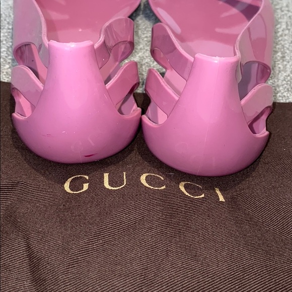 GUCCI pink rubberized peep toe pool vacation flat - Picture 7 of 8